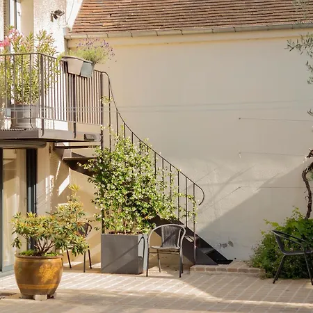 La Ferme Fanost - Chambres D'Hotes Bed & Breakfast Morangis (Essonne)
